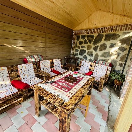 Guest House Poligloti Telavi Buitenkant foto