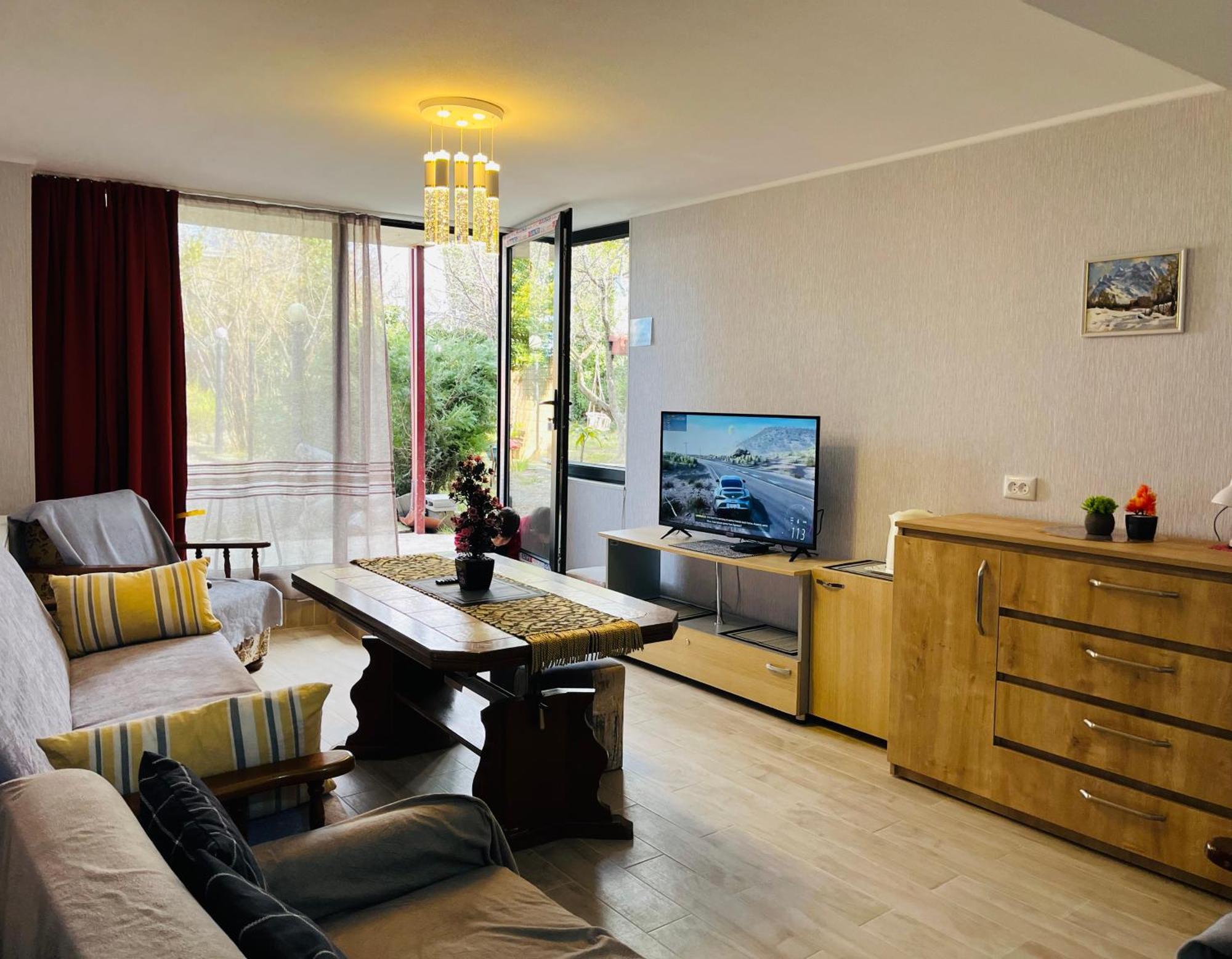 Guest House Poligloti Telavi Buitenkant foto