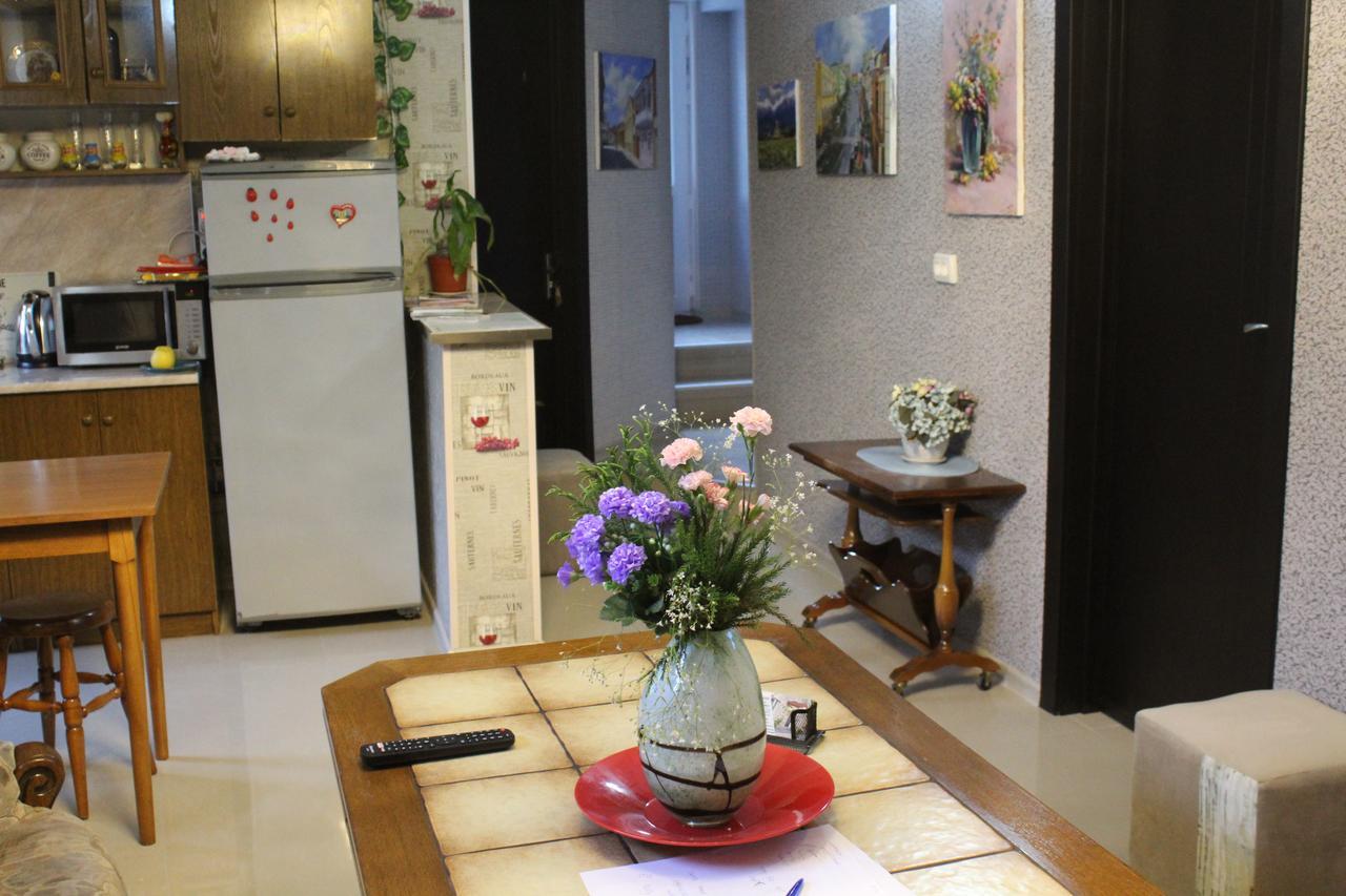 Guest House Poligloti Telavi Buitenkant foto
