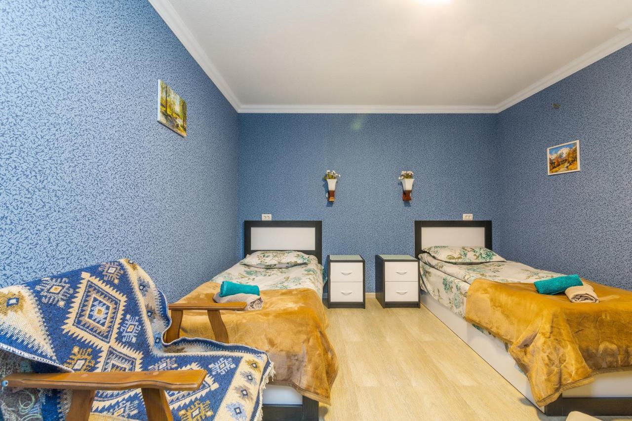 Guest House Poligloti Telavi Buitenkant foto