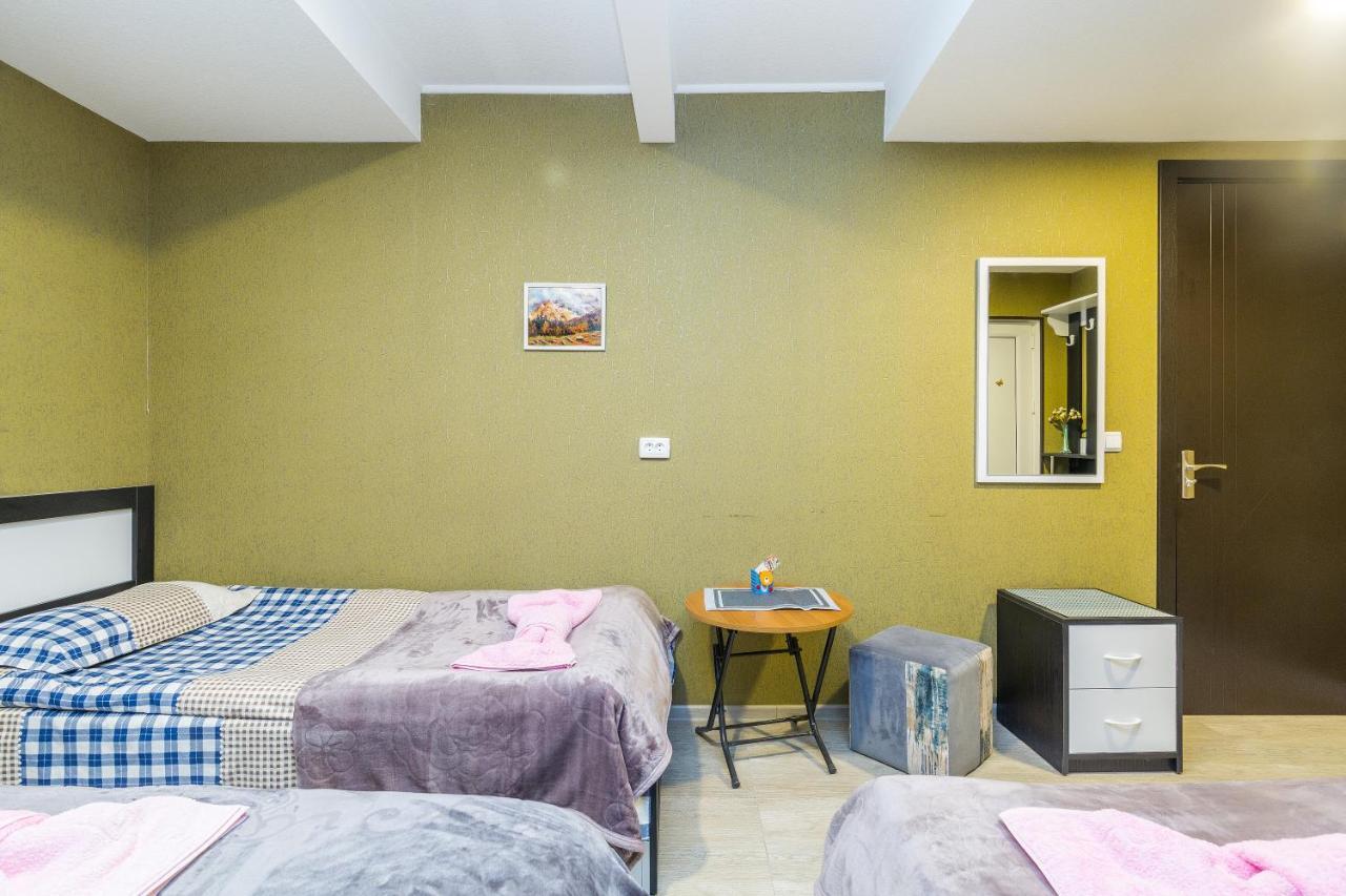 Guest House Poligloti Telavi Buitenkant foto